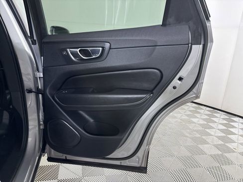 Used 2022 Volvo XC60 B5 Inscription image 25