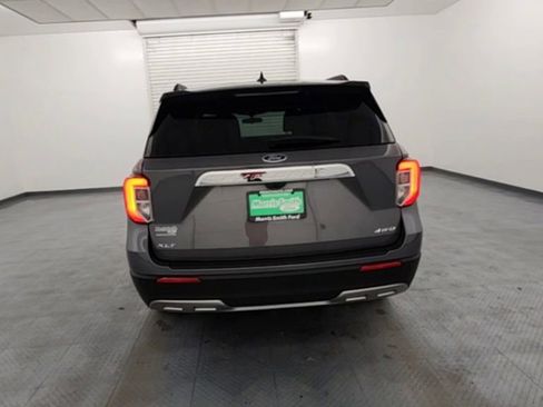 Used 2023 Ford Explorer XLT w/ Equipment Group 202A image 7