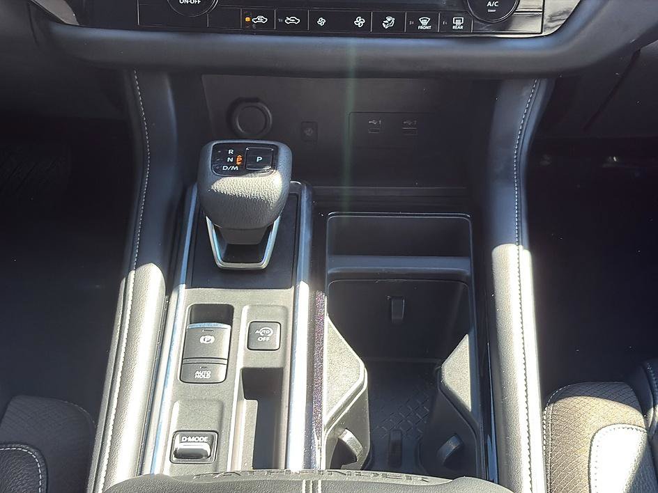 Certified 2025 Nissan Pathfinder SL FWD image 33