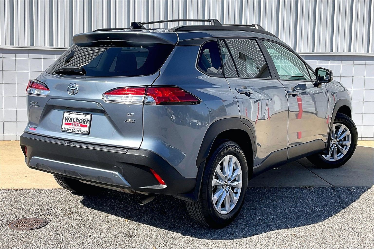 Used 2025 Toyota Corolla Cross LE AWD/4WD image 17