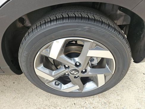 Used 2025 Hyundai Venue SEL FWD image 25