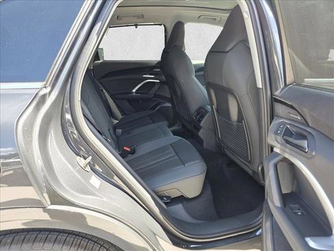 New 2025 Audi Q5 Prestige image 16