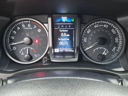 Used 2022 Toyota Tacoma TRD Off-Road w/ Technology Package AWD/4WD image 11