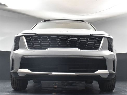 Certified 2025 Kia Sorento S w/ Panoramic Sunroof Package image 36