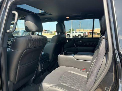 Used 2024 INFINITI QX80 Sensory AWD/4WD image 9