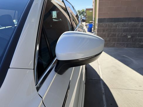 Used 2022 Volkswagen Tiguan SEL R-Line image 12