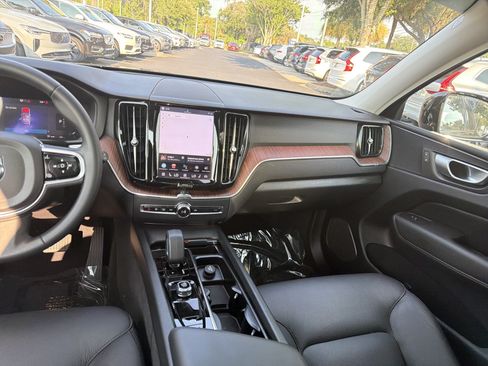 Certified 2024 Volvo XC60 B5 Plus w/ Protection Package Premier AWD/4WD image 31