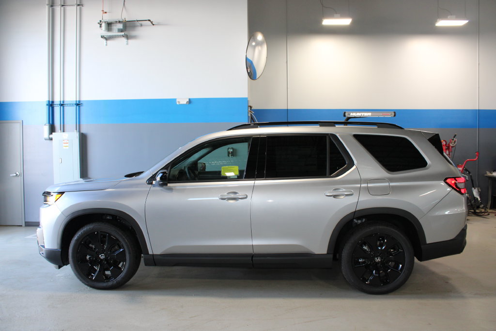 New 2026 Honda Pilot Black Edition image 7