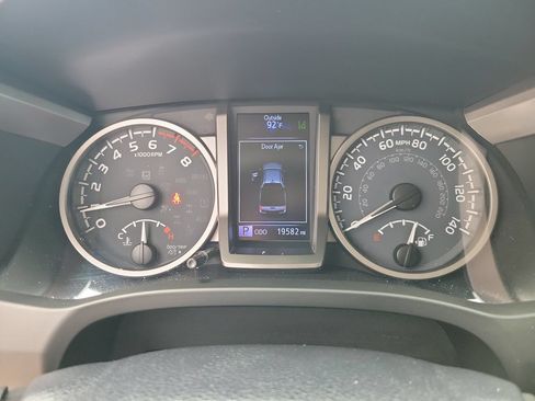 Used 2020 Toyota Tacoma SR5 RWD image 21