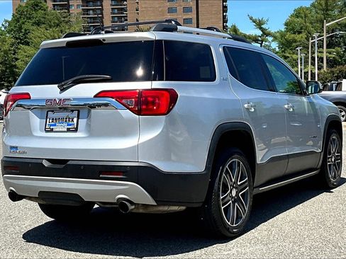 Used 2017 GMC Acadia SLT FWD image 2