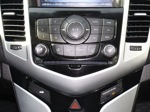 Used 2016 Chevrolet Cruze LT image 11