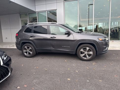Used 2019 Jeep Cherokee Limited image 2
