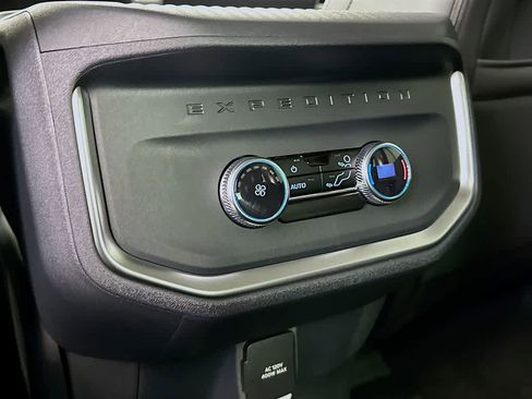 New 2026 Ford Expedition Active image 13