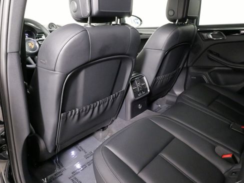 Used 2025 Porsche Macan image 38