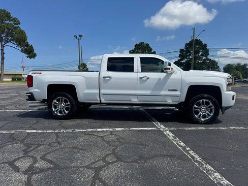 Used 2015 Chevrolet Silverado 2500 High Country w/ Duramax Plus Package AWD/4WD image 5