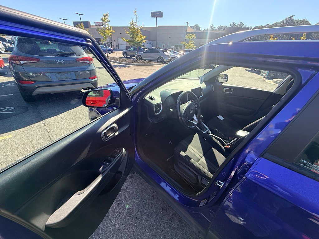 Used 2024 Hyundai Venue SEL FWD image 5