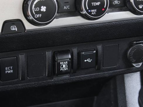 Used 2020 Toyota Tacoma SR5 image 26