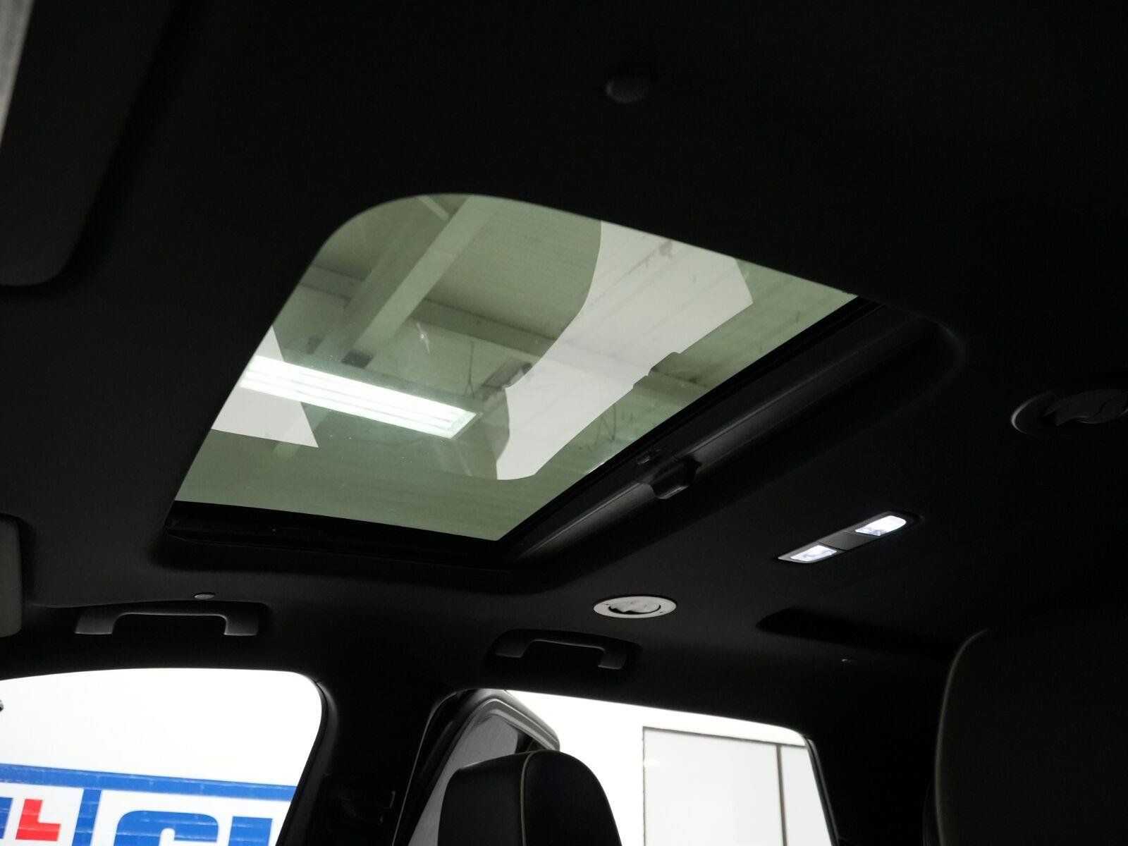 Used 2023 Chevrolet Traverse Premier w/ Redline Edition FWD image 16