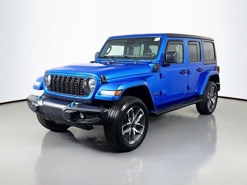 Used 2024 Jeep Wrangler Unlimited w/ Convenience Group AWD/4WD image 4