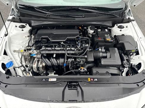Certified 2025 Hyundai Elantra Sport image 22