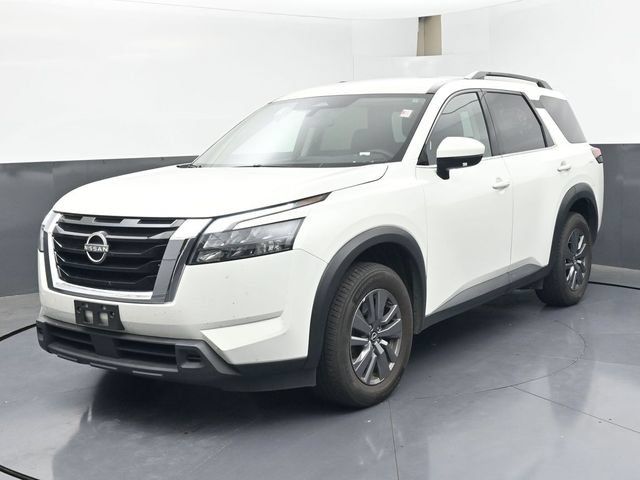Used 2024 Nissan Pathfinder SV FWD image 1