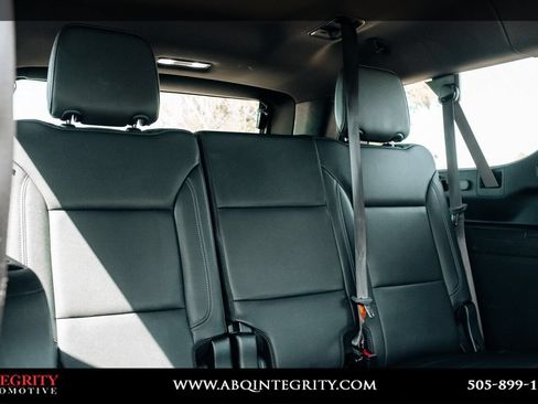 Used 2024 Chevrolet Suburban LT RWD image 46