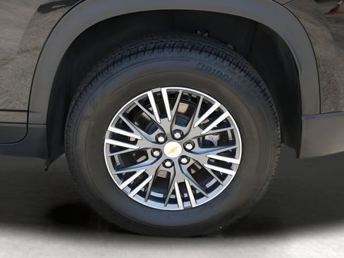Used 2026 Chevrolet Traverse LT w/ Driver Confidence Package FWD image 9