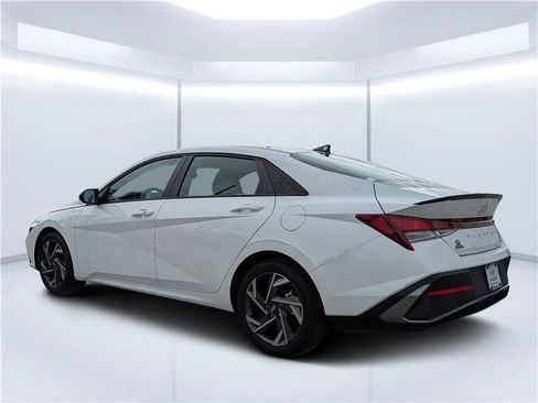 Used 2025 Hyundai Elantra Sport FWD image 5