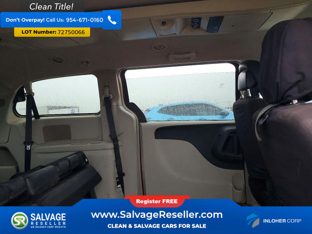 Used 2013 Chrysler Town & Country Touring FWD image 15
