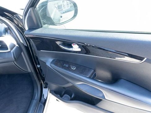 Used 2017 Kia Sorento LX w/ LX Convenience Package image 47
