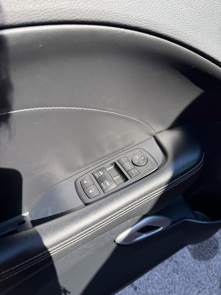 Used 2015 Dodge Challenger R/T Scat Pack w/ Leather Interior Group RWD image 10