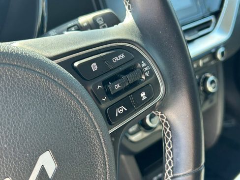 Used 2022 Kia Niro EX FWD image 19
