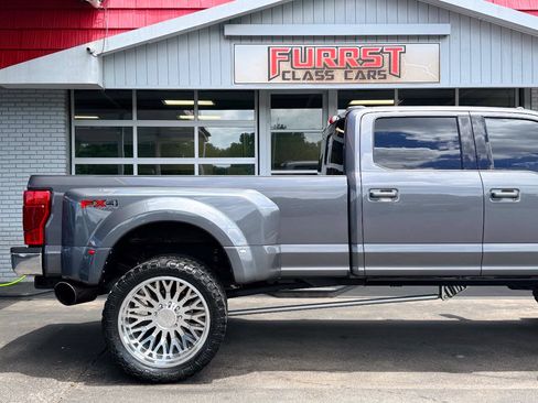 Used 2021 Ford F350 Lariat w/ Lariat Value Package AWD/4WD image 11