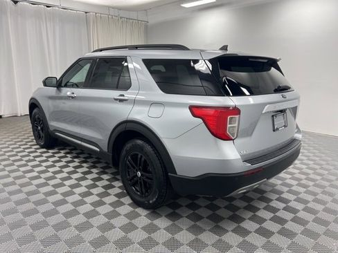 Used 2022 Ford Explorer XLT w/ Equipment Group 202A image 4