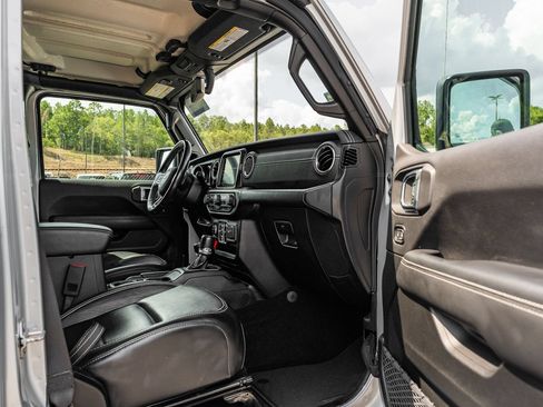 Used 2023 Jeep Wrangler Unlimited Sahara w/ Cold Weather Group AWD/4WD image 11