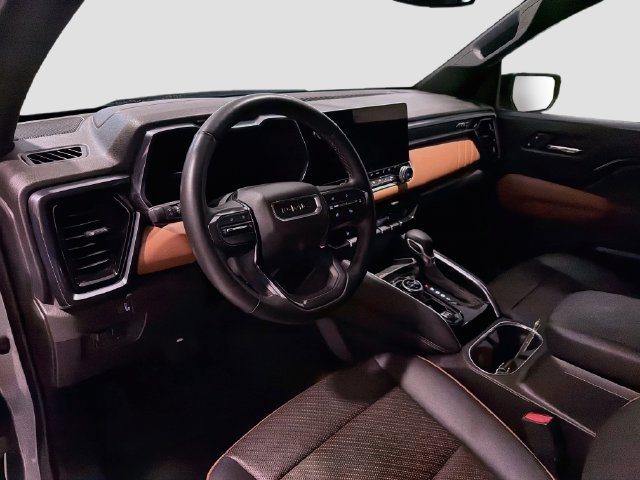 Used 2024 GMC Canyon AT4 w/ AT4 Premium Package AWD/4WD image 9