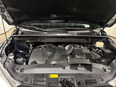 Used 2018 Toyota Highlander XLE AWD/4WD image 28