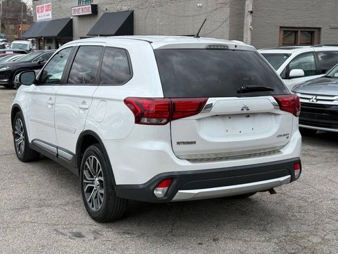 Used 2016 Mitsubishi Outlander SE image 5
