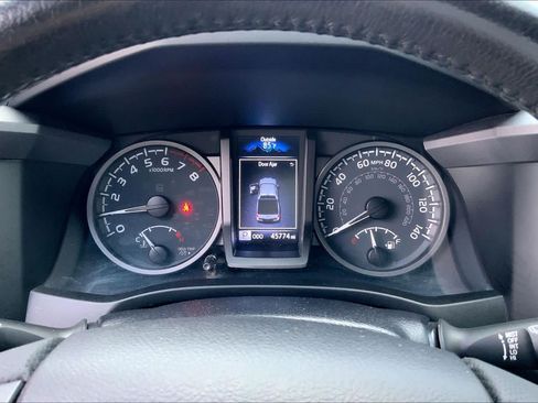 Used 2021 Toyota Tacoma TRD Off-Road w/ Technology Package AWD/4WD image 25