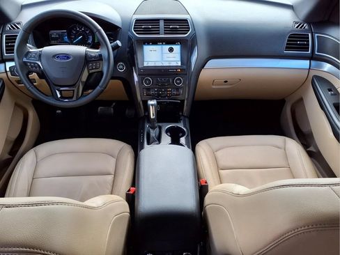 Used 2017 Ford Explorer XLT w/ Equipment Group 202A FWD image 11
