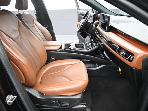Used 2023 Lincoln Nautilus Reserve w/ Luxury Package FWD image 2