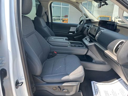 Used 2025 Ford Expedition Active AWD/4WD image 35