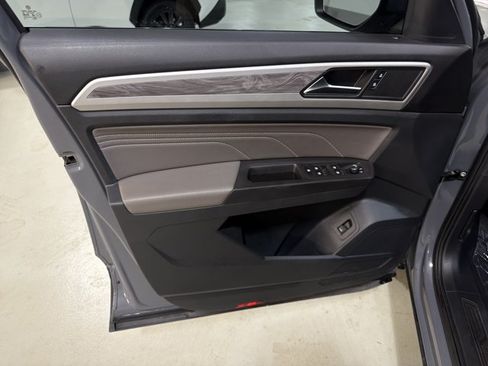 Used 2022 Volkswagen Atlas Cross Sport SE FWD image 18