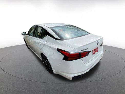 Used 2025 Nissan Altima 2.5 SR image 3