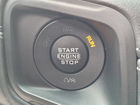 Used 2025 Jeep Wrangler Unlimited Sahara AWD/4WD image 24
