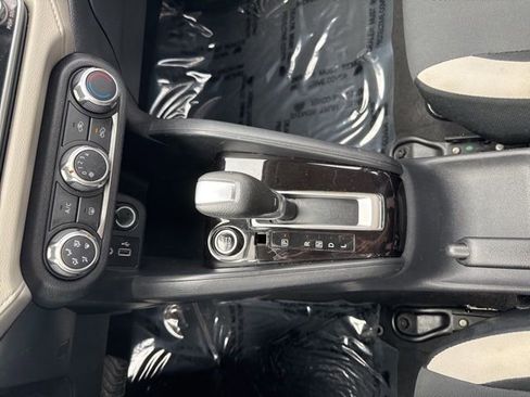 Used 2021 Nissan Versa SV FWD image 26