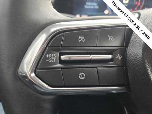 Used 2025 Chevrolet Traverse LT image 31