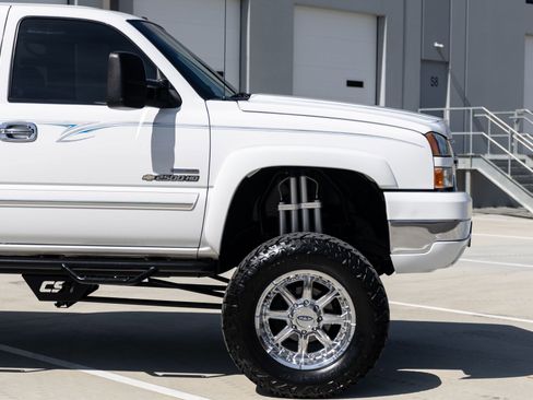 Used 2006 Chevrolet Silverado 2500 LT w/ Heavy-Duty Power Package image 15