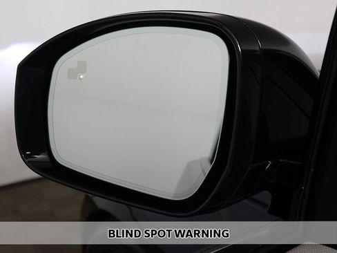 Used 2022 Land Rover Discovery HSE R-Dynamic image 8