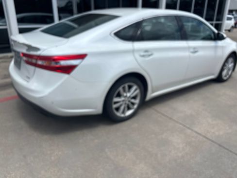 Used 2014 Toyota Avalon XLE Premium FWD image 4